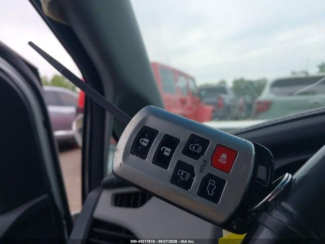 2017 TOYOTA SIENNA LIMITED PREMIUM 7 PASSENGER 11
