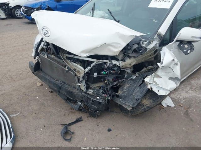 2017 TOYOTA SIENNA LIMITED PREMIUM 7 PASSENGER 18