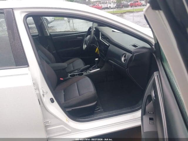 2017 TOYOTA COROLLA LE 5
