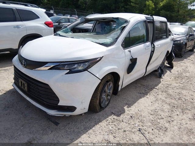 2021 TOYOTA SIENNA LE 2