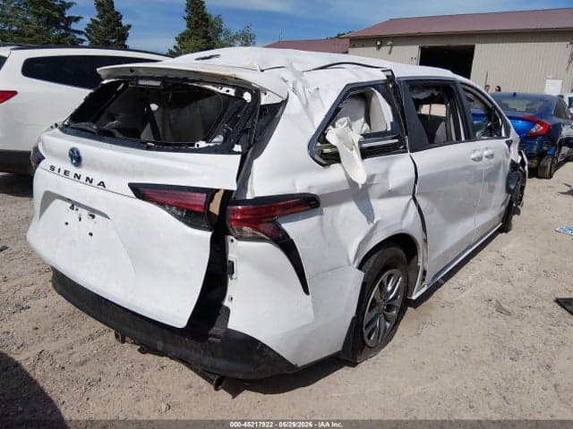 2021 TOYOTA SIENNA LE 4