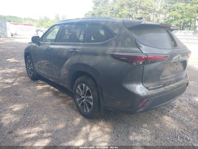 2024 TOYOTA HIGHLANDER XLE 3