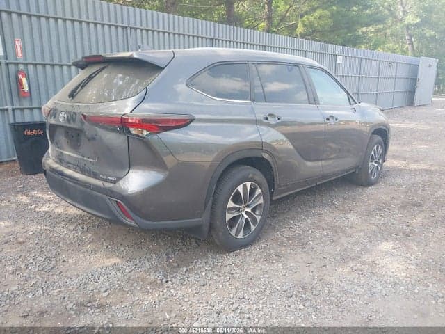 2024 TOYOTA HIGHLANDER XLE 4