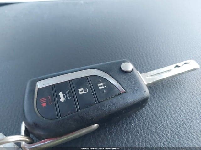 2018 TOYOTA CAMRY SE 11