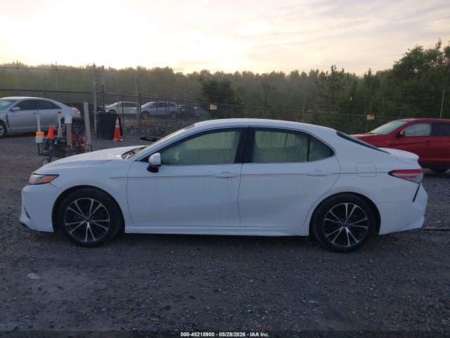 2018 TOYOTA CAMRY SE 14