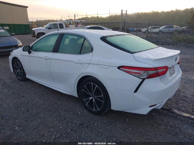2018 TOYOTA CAMRY SE 3