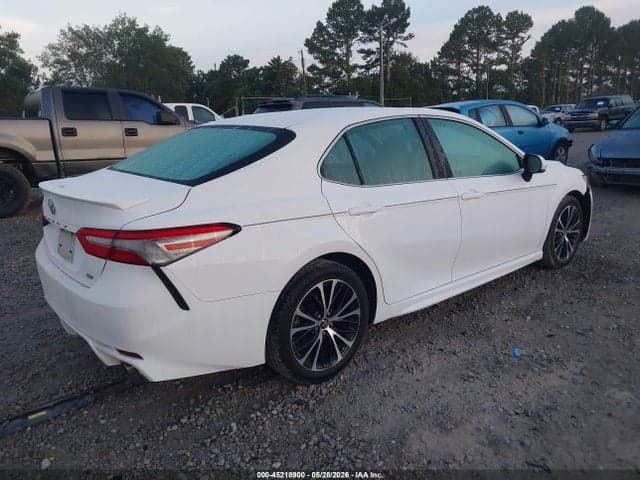 2018 TOYOTA CAMRY SE 4