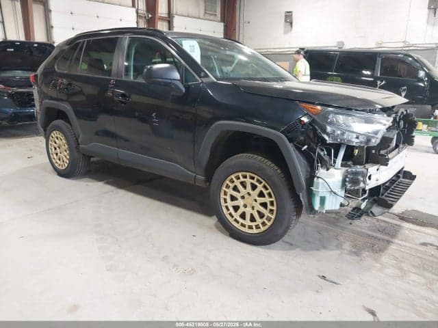 2020 TOYOTA RAV4 LE 1