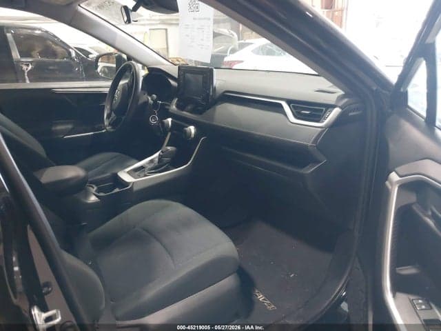 2020 TOYOTA RAV4 LE 5