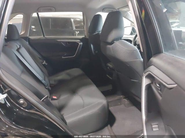 2020 TOYOTA RAV4 LE 8
