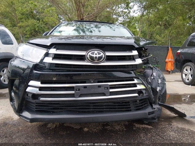 2017 TOYOTA HIGHLANDER LIMITED PLATINUM 19