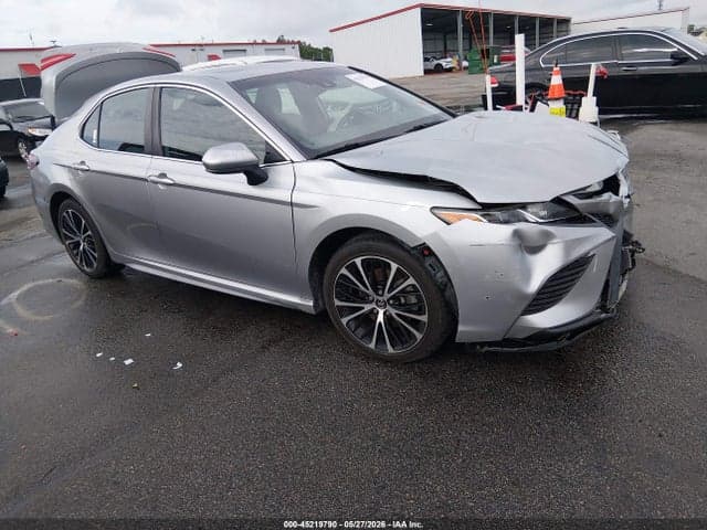 2019 TOYOTA CAMRY SE 1