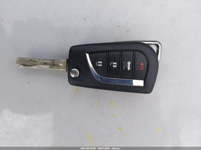 2019 TOYOTA CAMRY SE 11