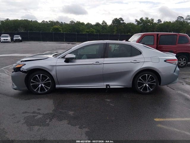 2019 TOYOTA CAMRY SE 14