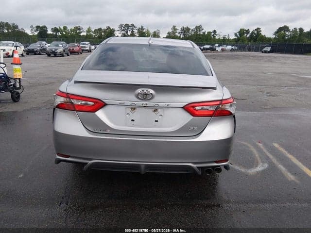 2019 TOYOTA CAMRY SE 16