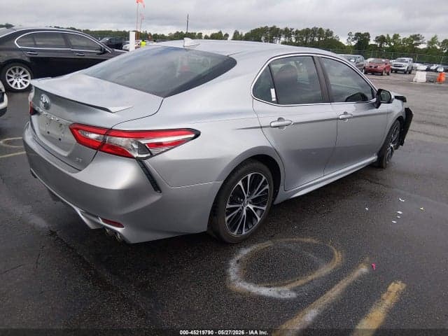 2019 TOYOTA CAMRY SE 4
