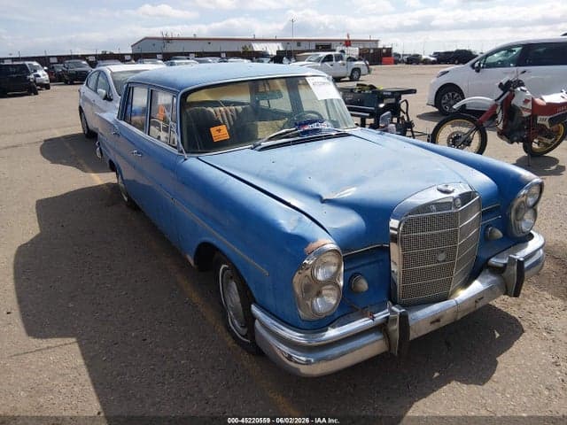 1963 MERCEDES-BENZ 220
