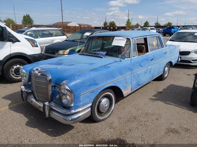 1963 MERCEDES-BENZ 220 2