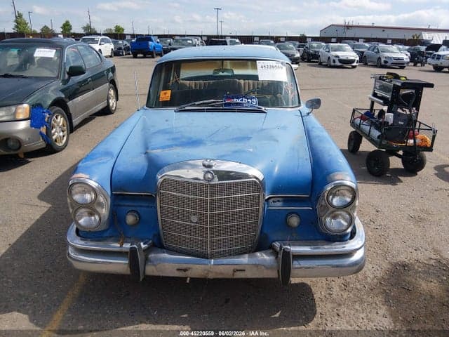 1963 MERCEDES-BENZ 220 12