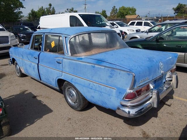 1963 MERCEDES-BENZ 220 3