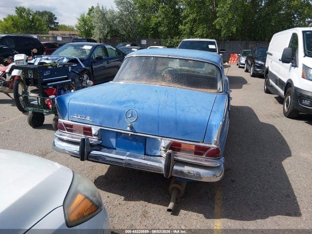 1963 MERCEDES-BENZ 220 4