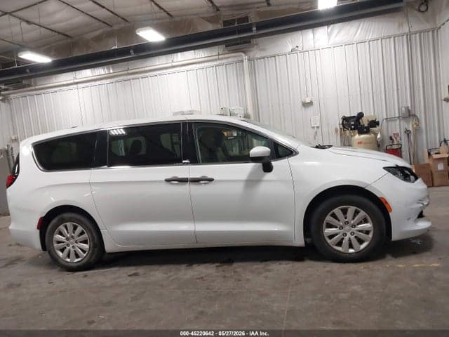 2021 CHRYSLER VOYAGER L 13