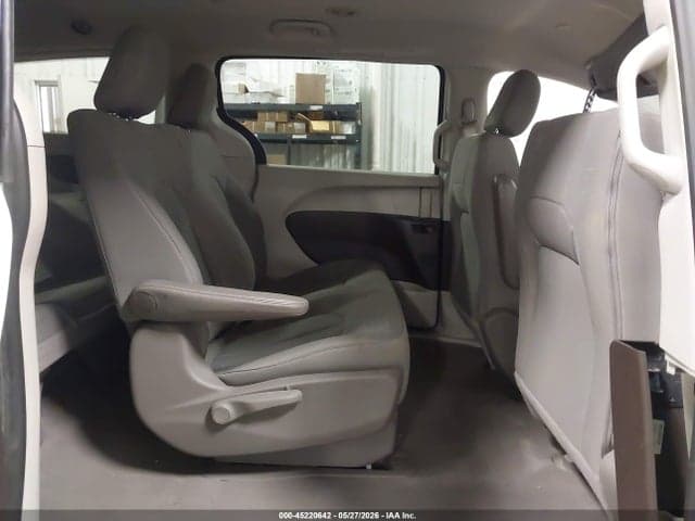 2021 CHRYSLER VOYAGER L 8