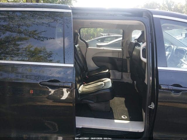 2023 CHRYSLER PACIFICA TOURING L 8