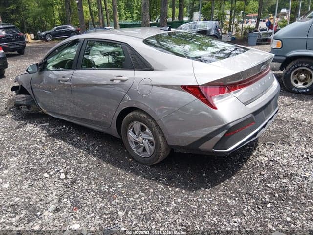 2024 HYUNDAI ELANTRA SE 3