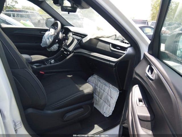 2025 JEEP GRAND CHEROKEE LAREDO X 4X4 5