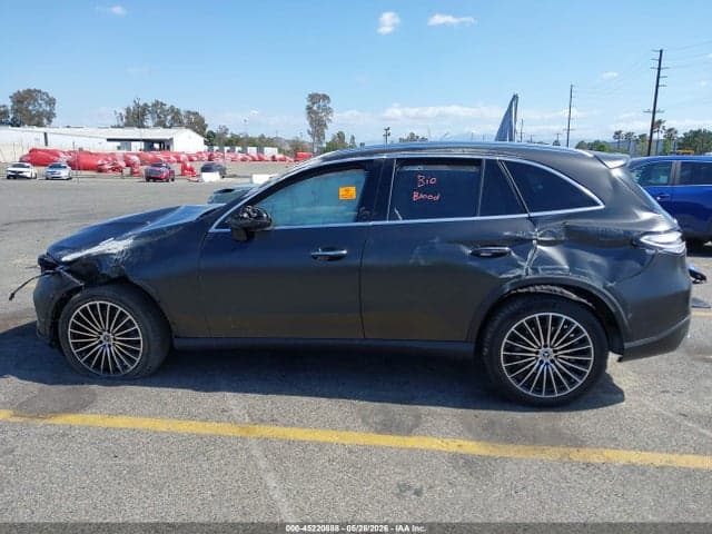 2026 MERCEDES-BENZ GLC 300 13