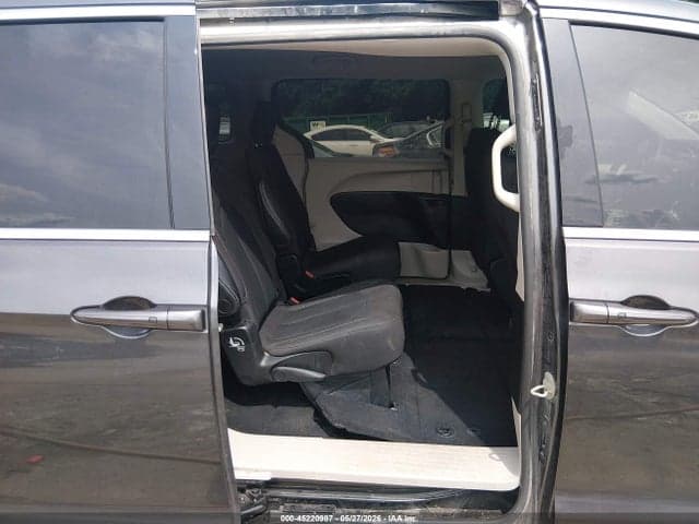 2023 CHRYSLER VOYAGER LX 8