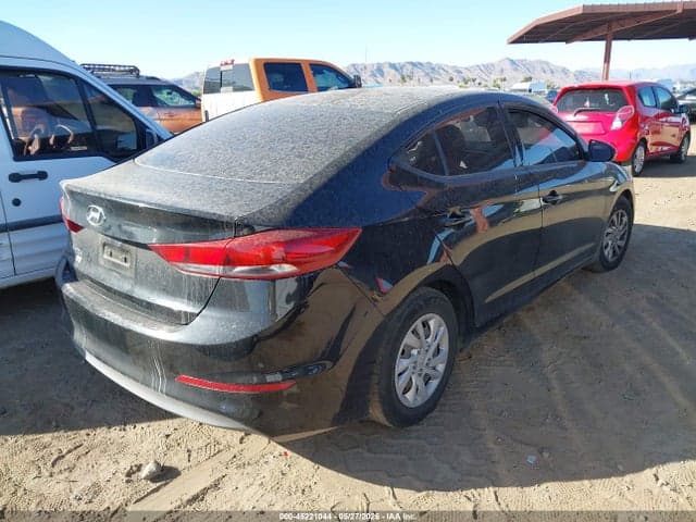2018 HYUNDAI ELANTRA SE 4
