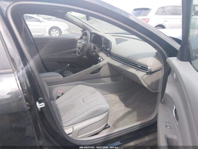 2023 HYUNDAI ELANTRA SE 5