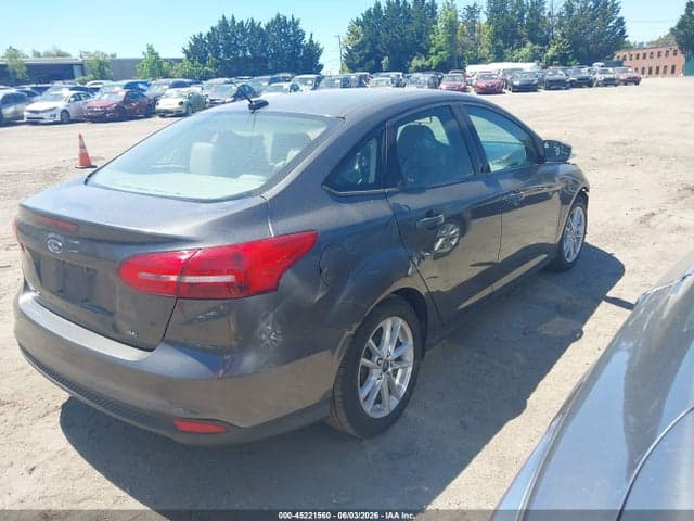 2017 FORD FOCUS SE 4