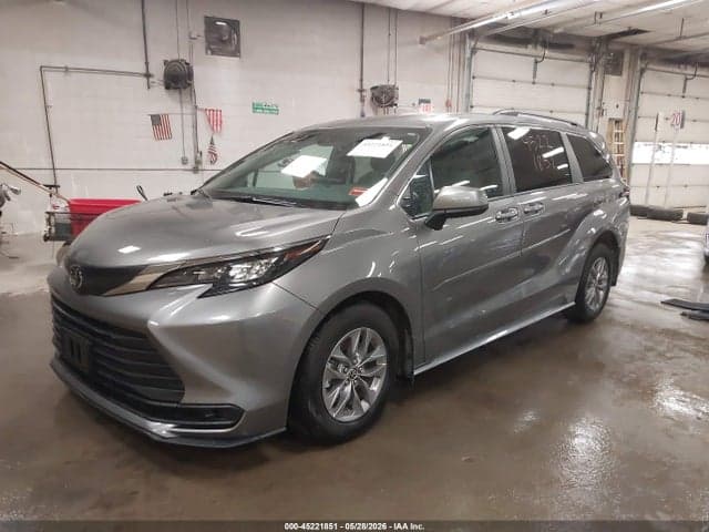 2026 TOYOTA SIENNA LE 2