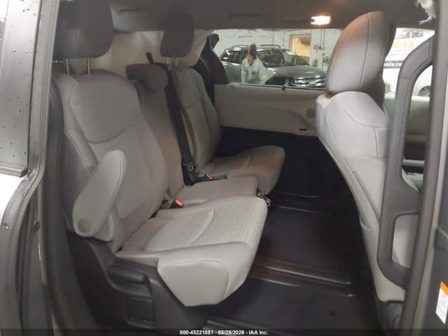 2026 TOYOTA SIENNA LE 8