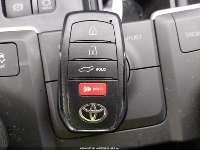 2025 TOYOTA GRAND HIGHLANDER XLE 11
