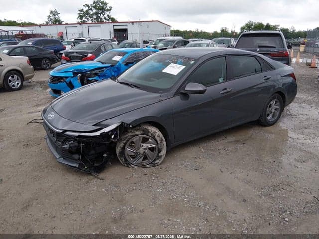 2025 HYUNDAI ELANTRA SE 3