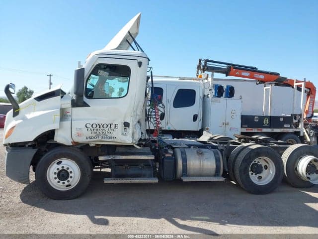 2022 FREIGHTLINER NEW CASCADIA 116 13