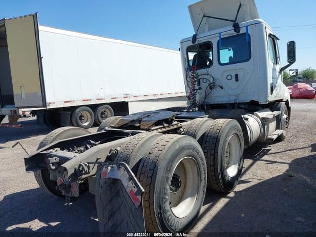2022 FREIGHTLINER NEW CASCADIA 116 4
