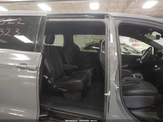 2025 CHRYSLER PACIFICA SELECT 8