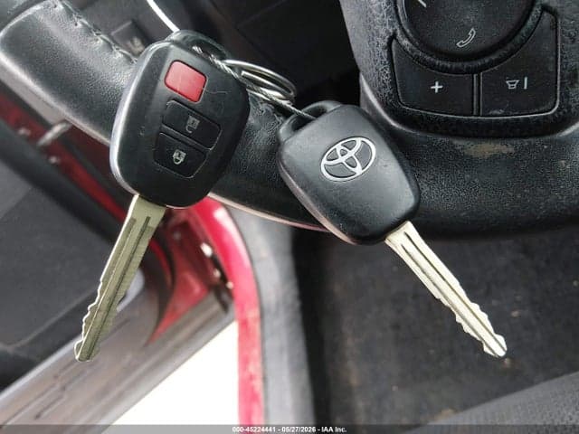 2017 TOYOTA RAV4 XLE 11
