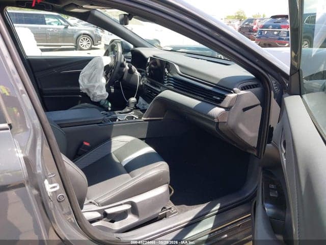 2025 TOYOTA CAMRY SE 5