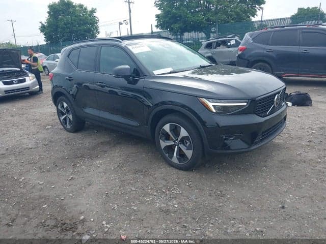 2025 VOLVO XC40 B5 PLUS DARK THEME - 1