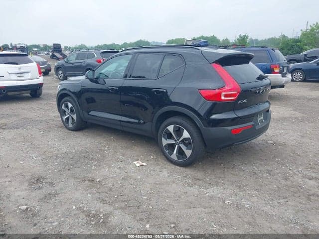 2025 VOLVO XC40 B5 PLUS DARK THEME 3