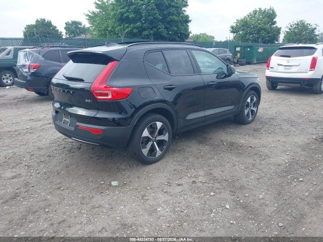 2025 VOLVO XC40 B5 PLUS DARK THEME 4