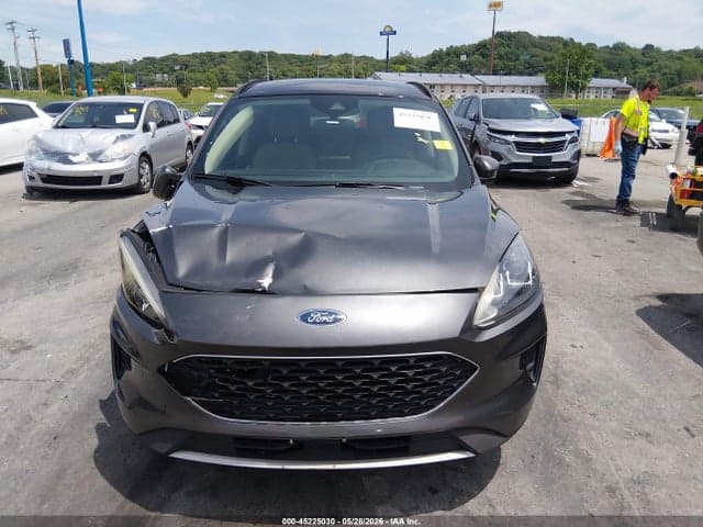2020 FORD ESCAPE SE 18