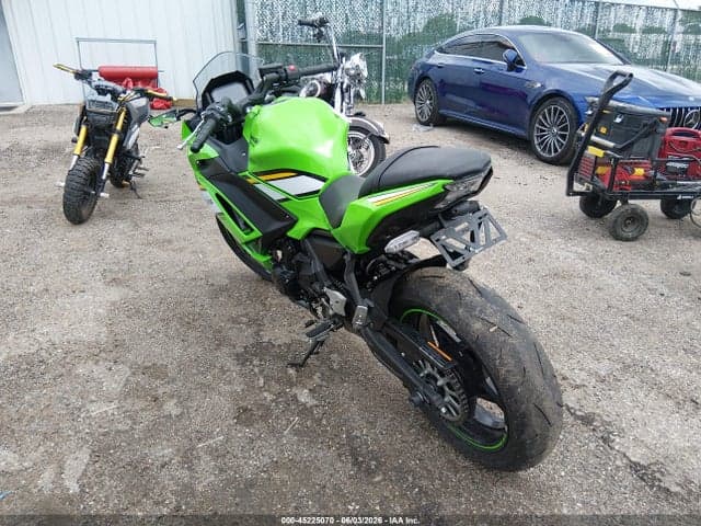 2025 KAWASAKI EX650 P 3