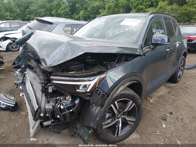 2026 VOLVO XC40 CORE, B5 AWD GAS (MILD HYBRID), DARK 2